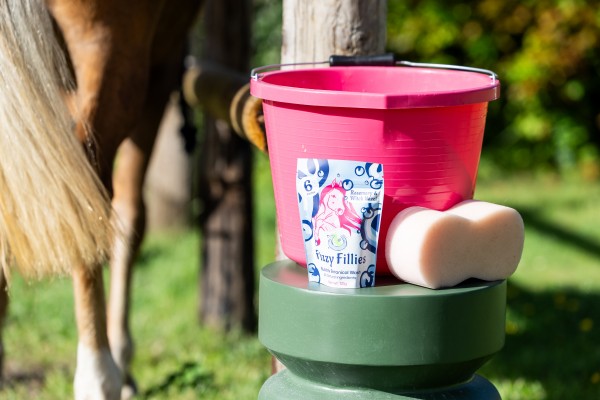 Frizzy Fillies Botanical Bucket Wash for Horses - Image 5